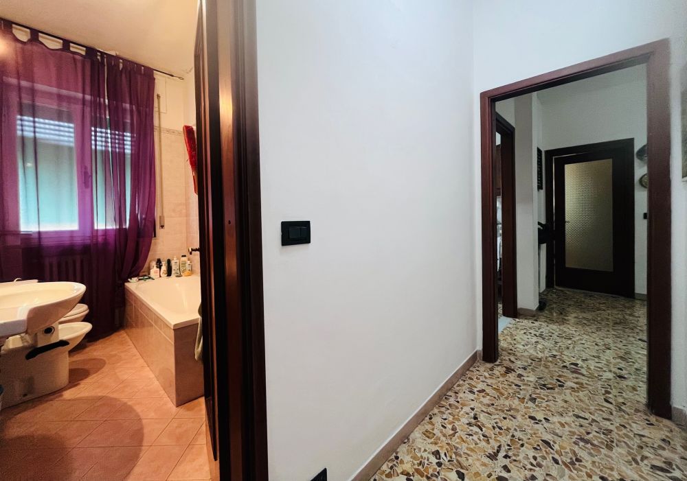 Appartamento in vendita a Livorno buone condizioni 2 camere matrimoniali zona Garibaldi-Zola