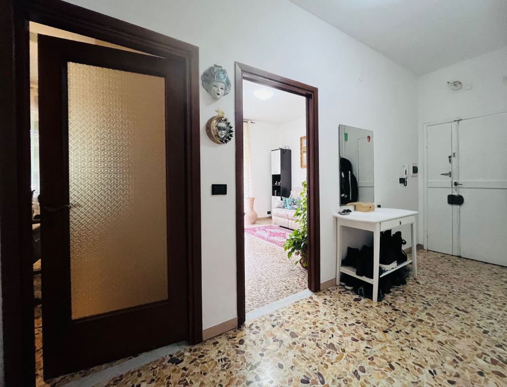 Appartamento in vendita a Livorno buone condizioni 2 camere matrimoniali zona Garibaldi-Zola