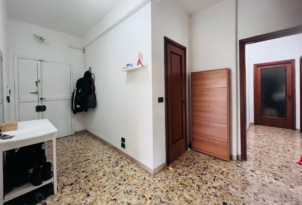 Appartamento in vendita a Livorno buone condizioni 2 camere matrimoniali zona Garibaldi-Zola