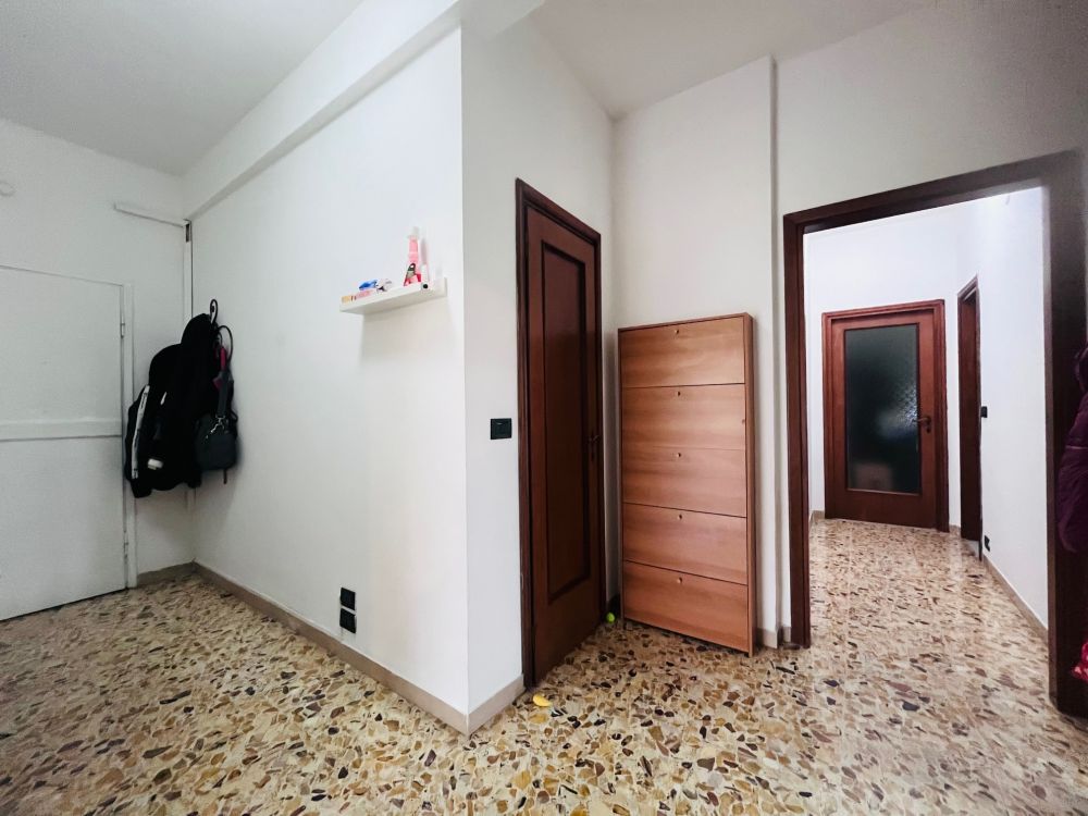 Appartamento in vendita a Livorno buone condizioni 2 camere matrimoniali zona Garibaldi-Zola