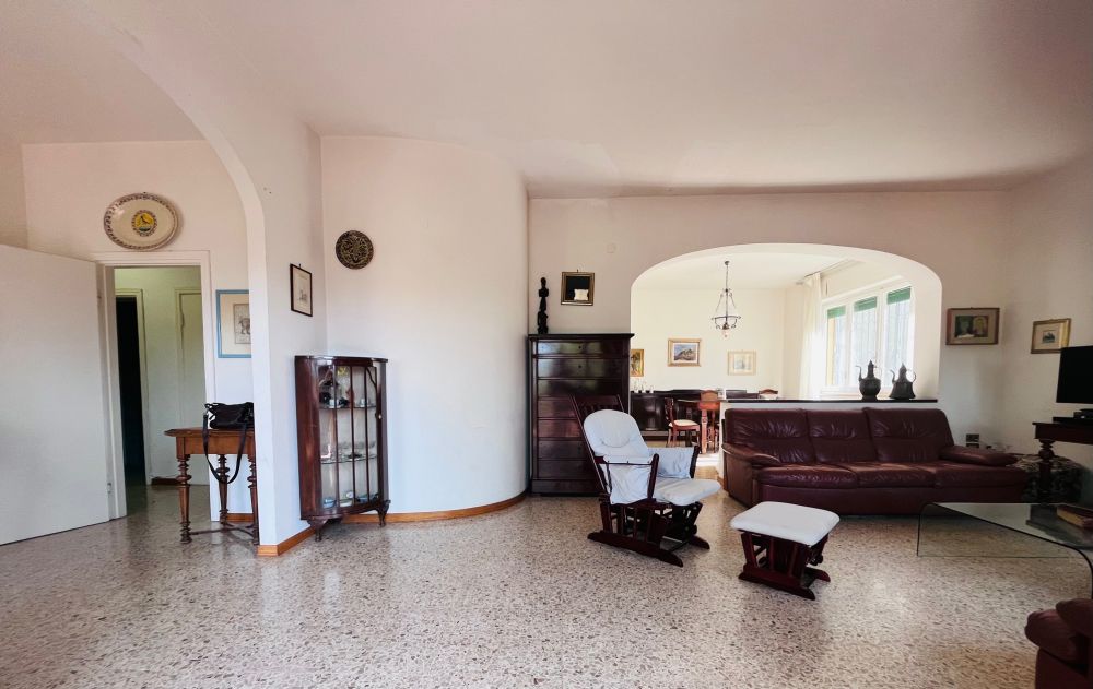 Villa con Giardino in Vendita a Livorno zona Quercianella