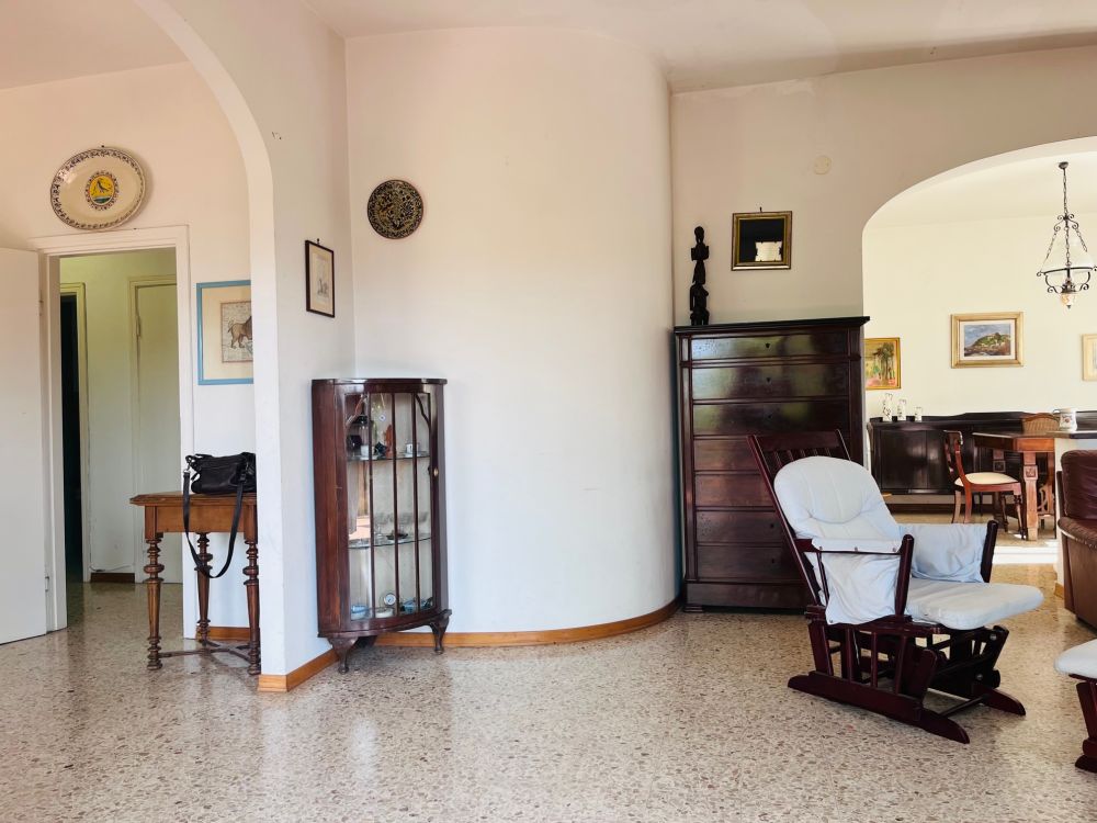 Villa con Giardino in Vendita a Livorno zona Quercianella