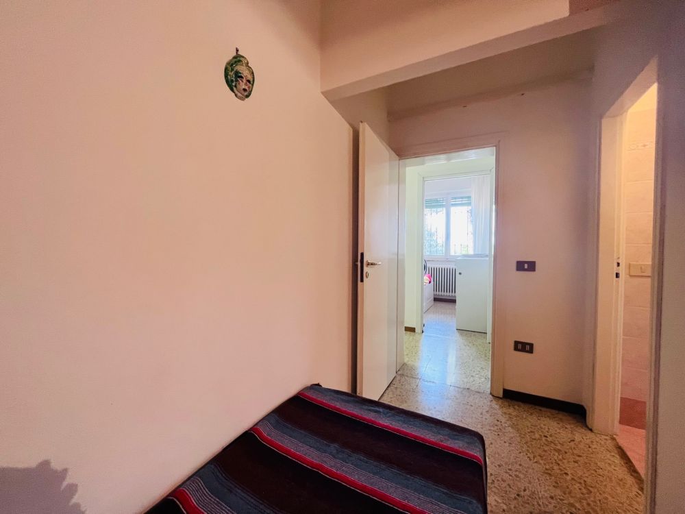 Villa con Giardino in Vendita a Livorno zona Quercianella