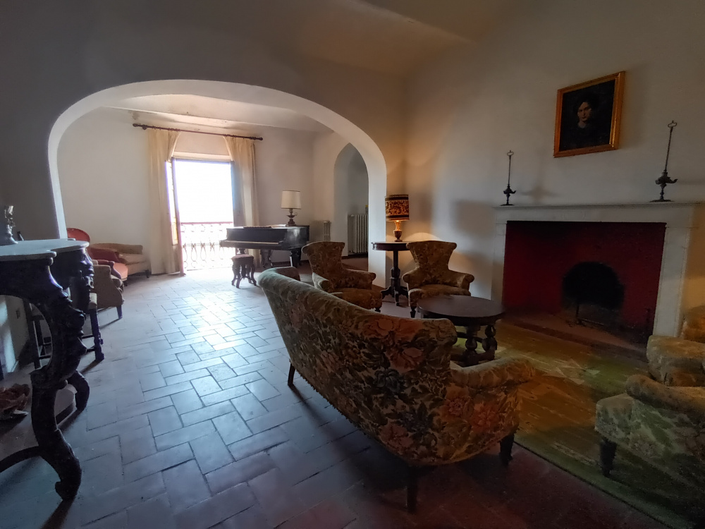 casa Torre indipendente con terrazze giardino privato garage Santa Maria a Monte in vendita