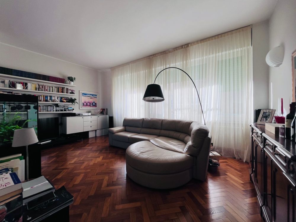 Appartamento piano alto e luminoso in vendita a Livorno con Garage e Cantina