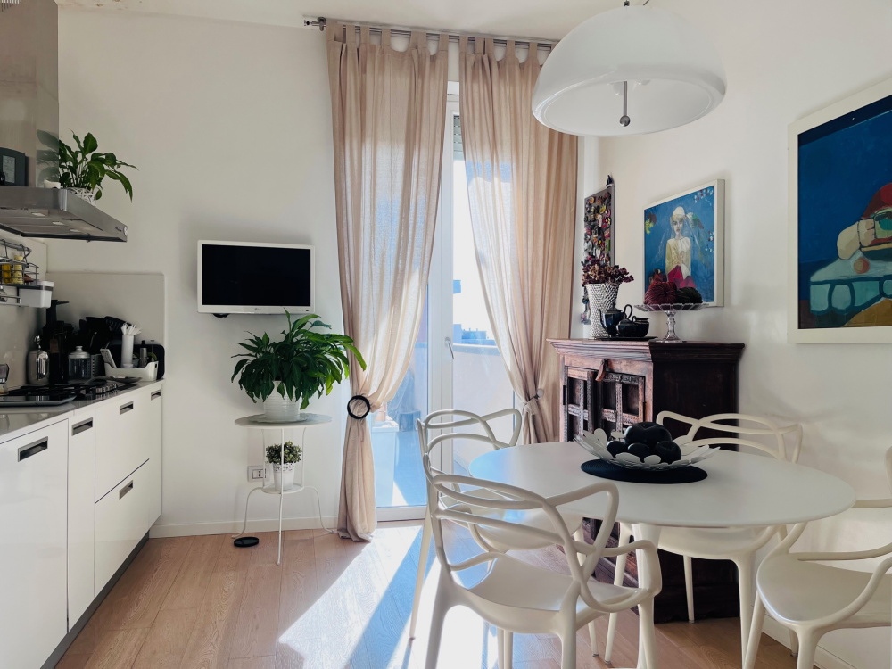 Appartamento signorile ristrutturato con 3 camere posto auto e cantina vista Mare vendita a Livorno zona San Jacopo