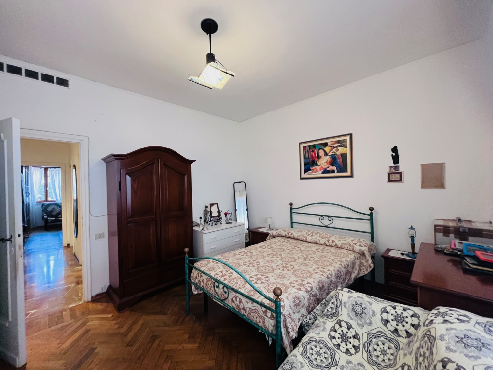 appartamento ampia metratura in vendita zona centro a Livorno con 2 terrazze Abitabili e 2 posti auto .