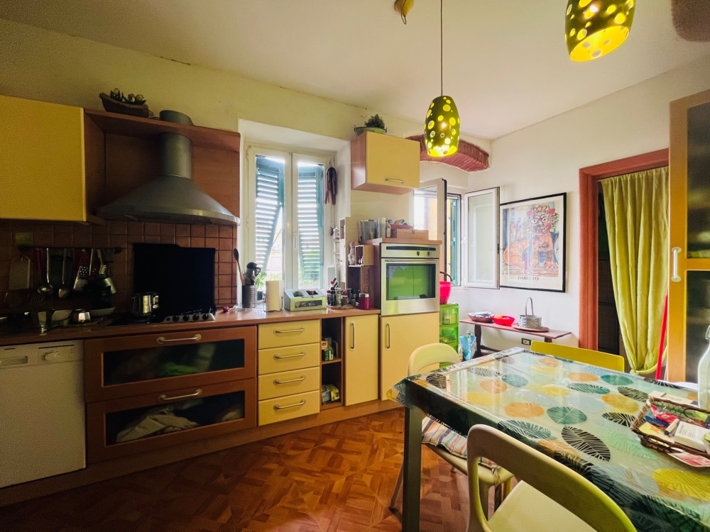 appartamento quadrilocale in zona Borgo cappuccini a pochi passi dal mare vendesi a Livorno