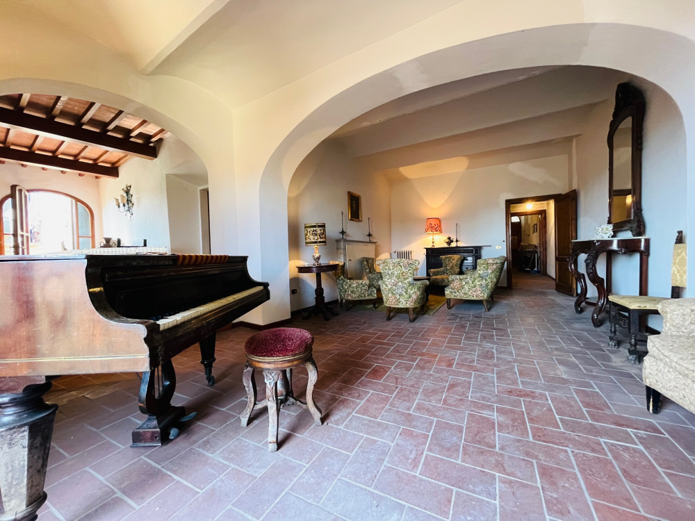 casa Torre indipendente con terrazze giardino privato garage Santa Maria a Monte in vendita