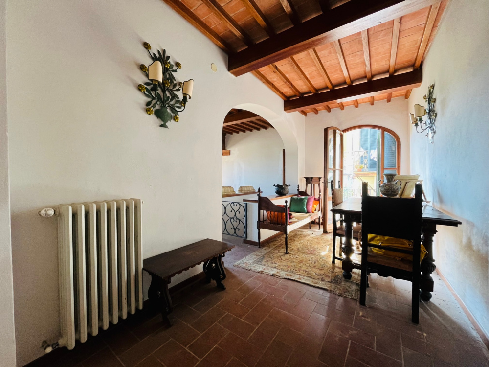 casa Torre indipendente con terrazze giardino privato garage Santa Maria a Monte in vendita