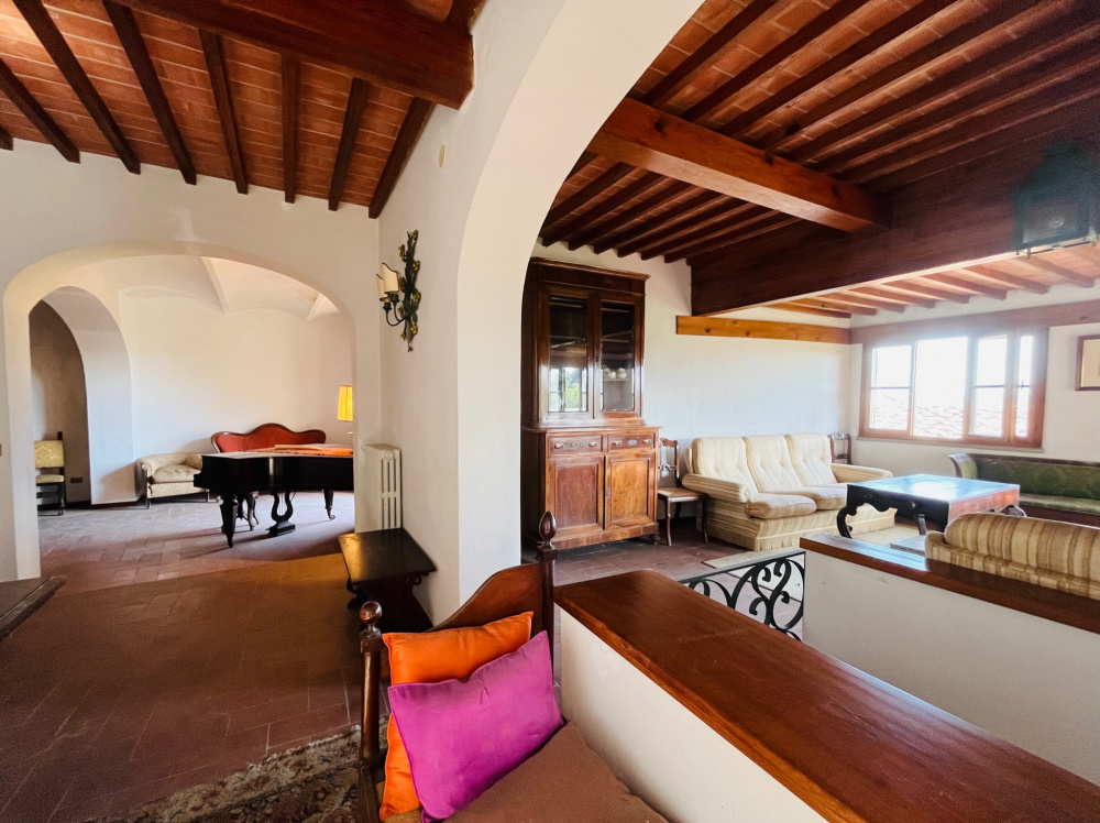 casa Torre indipendente con terrazze giardino privato garage Santa Maria a Monte in vendita