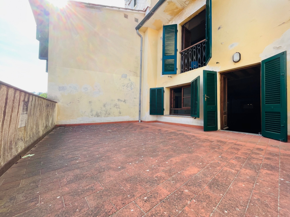 casa Torre indipendente con terrazze giardino privato garage Santa Maria a Monte in vendita