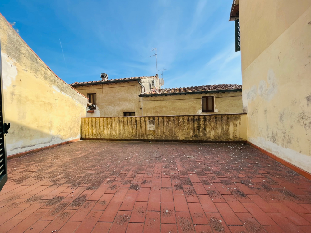 casa Torre indipendente con terrazze giardino privato garage Santa Maria a Monte in vendita