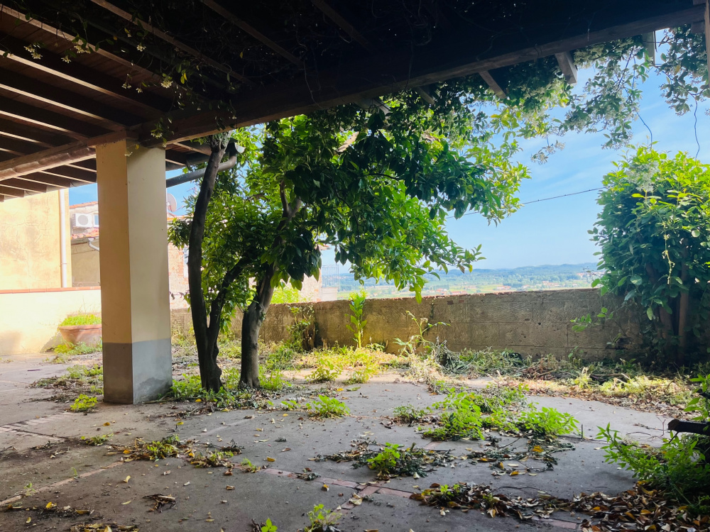 casa Torre indipendente con terrazze giardino privato garage Santa Maria a Monte in vendita