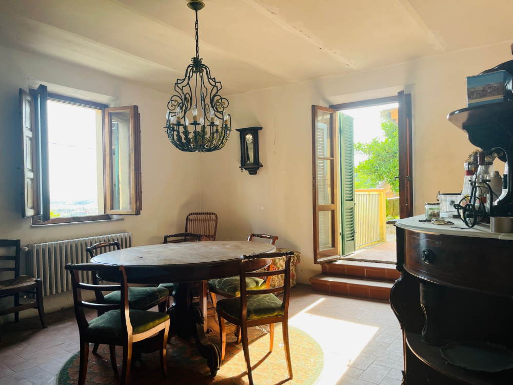 casa Torre indipendente con terrazze giardino privato garage Santa Maria a Monte in vendita