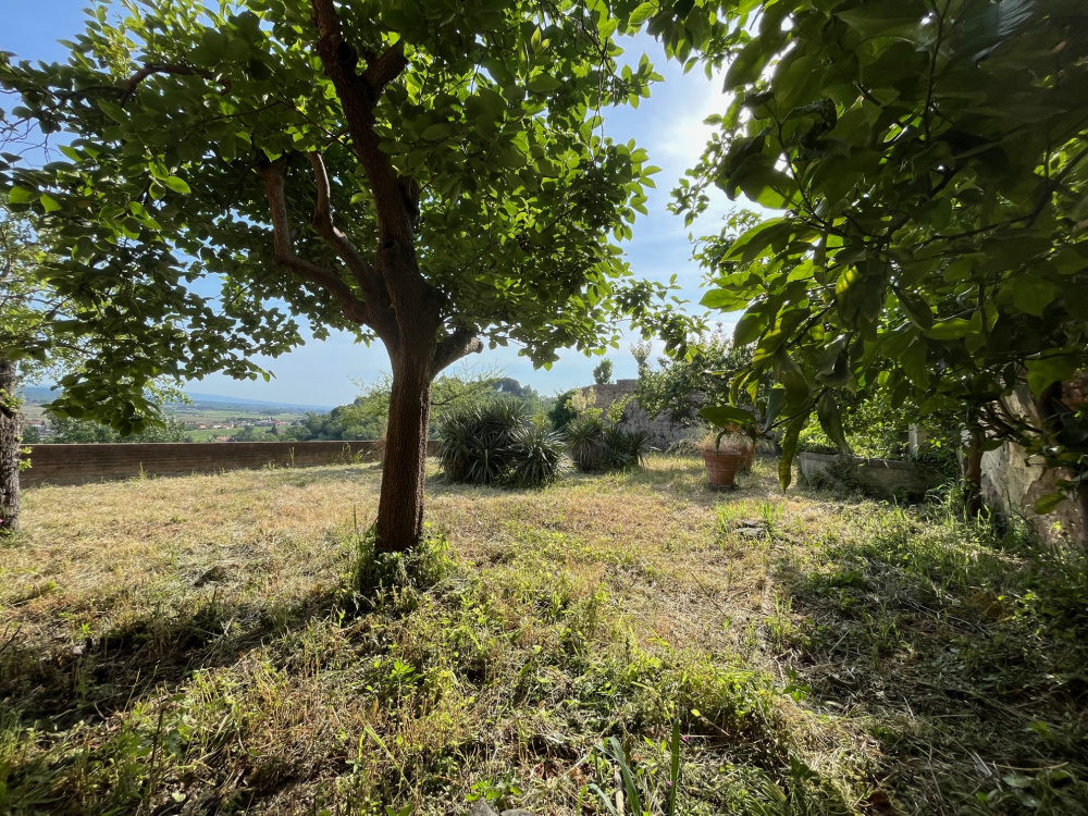 casa Torre indipendente con terrazze giardino privato garage Santa Maria a Monte in vendita