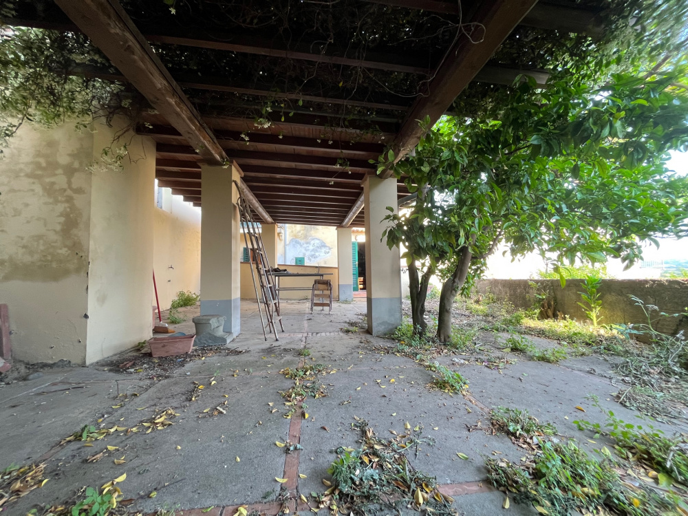 casa Torre indipendente con terrazze giardino privato garage Santa Maria a Monte in vendita