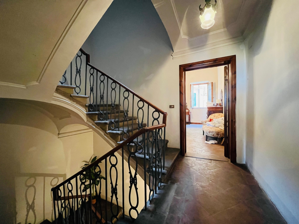 casa Torre indipendente con terrazze giardino privato garage Santa Maria a Monte in vendita