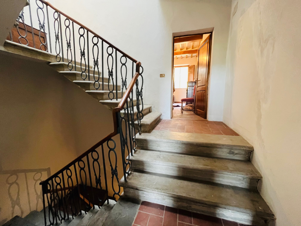 casa Torre indipendente con terrazze giardino privato garage Santa Maria a Monte in vendita