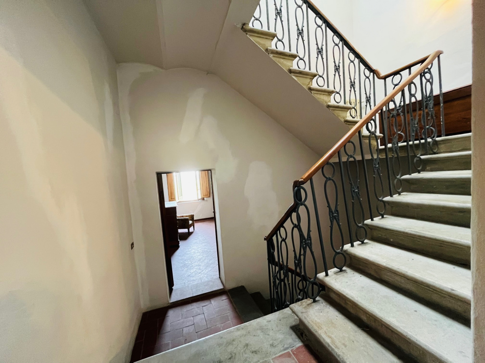 casa Torre indipendente con terrazze giardino privato garage Santa Maria a Monte in vendita