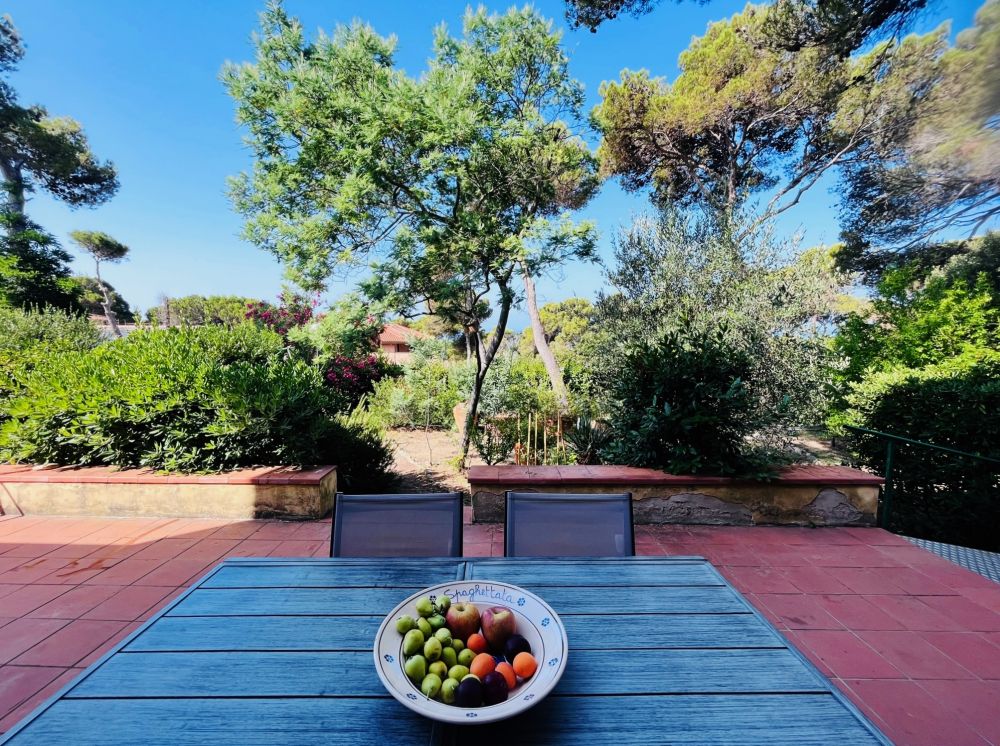 Villa con Giardino in Vendita a Livorno zona Quercianella