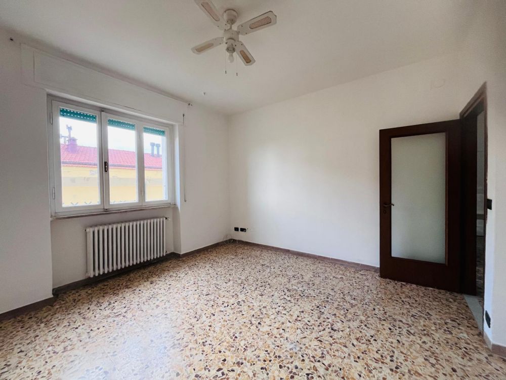 Appartamento in vendita a Livorno buone condizioni 2 camere matrimoniali zona Garibaldi-Zola
