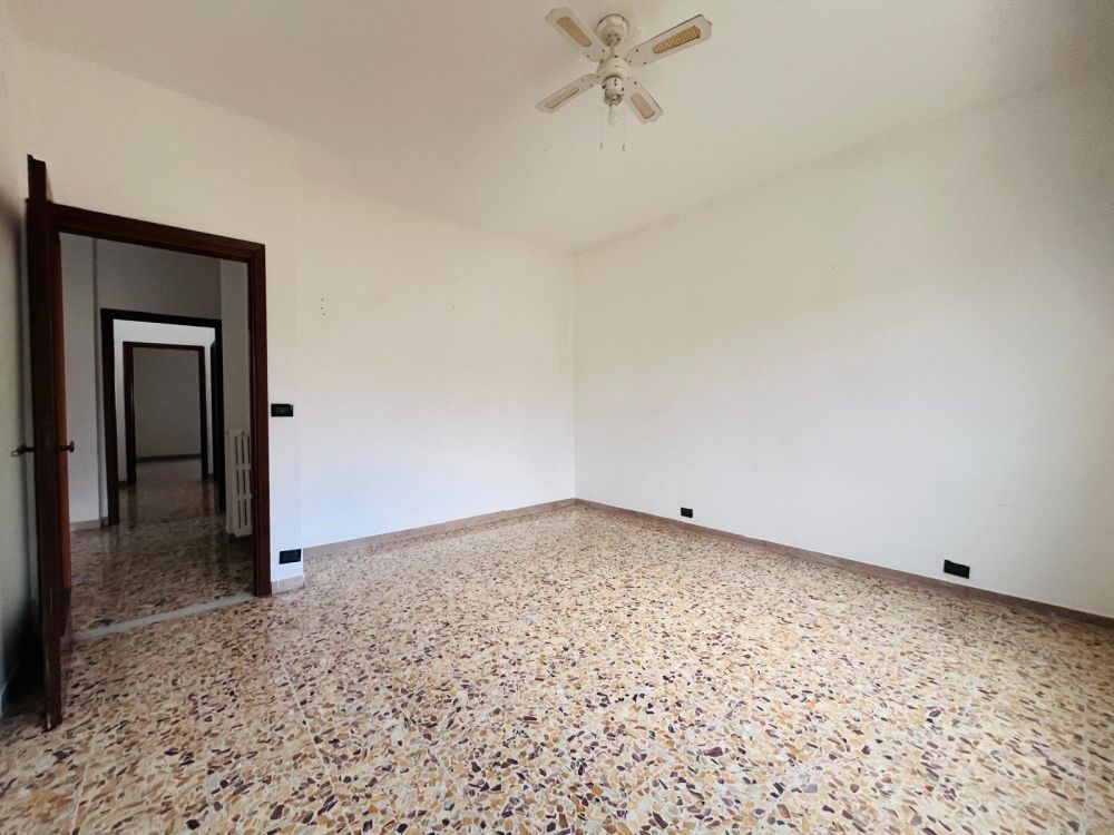 Appartamento in vendita a Livorno buone condizioni 2 camere matrimoniali zona Garibaldi-Zola