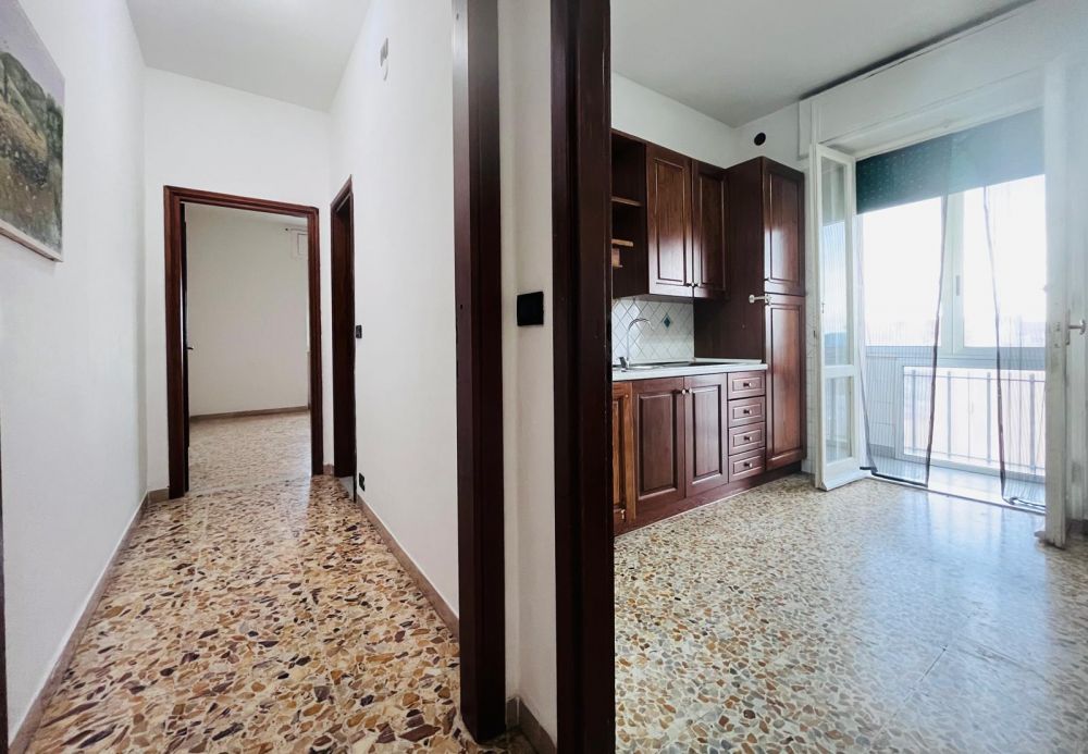 Appartamento in vendita a Livorno buone condizioni 2 camere matrimoniali zona Garibaldi-Zola