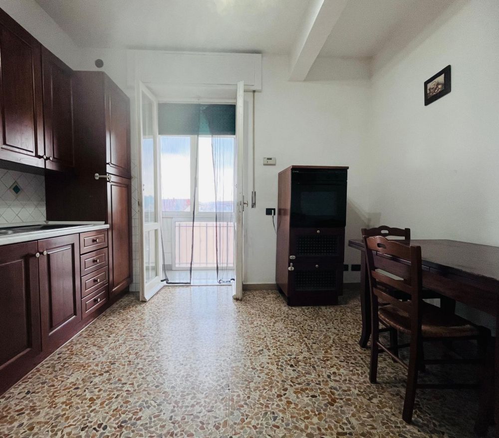 Appartamento in vendita a Livorno buone condizioni 2 camere matrimoniali zona Garibaldi-Zola