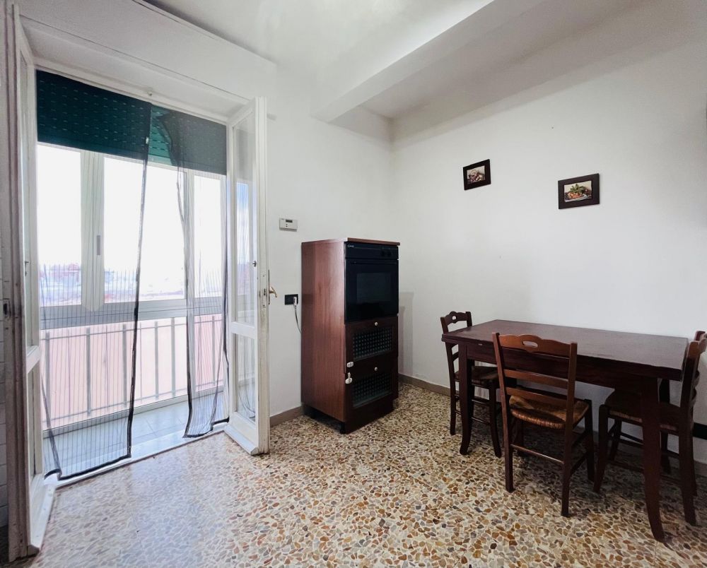 Appartamento in vendita a Livorno buone condizioni 2 camere matrimoniali zona Garibaldi-Zola