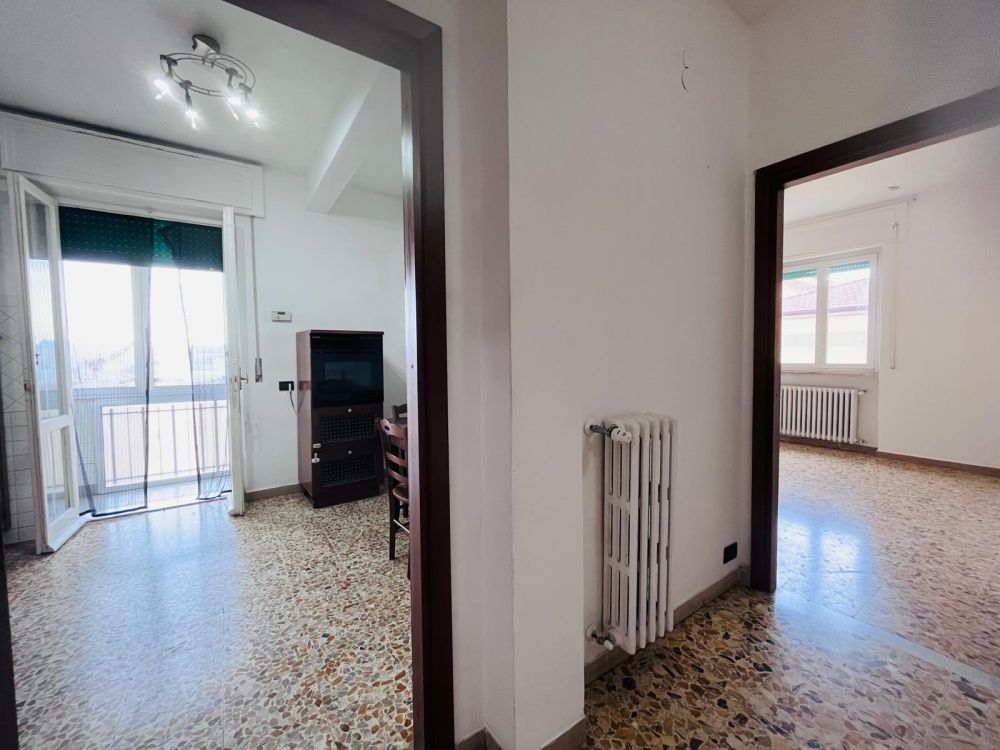Appartamento in vendita a Livorno buone condizioni 2 camere matrimoniali zona Garibaldi-Zola
