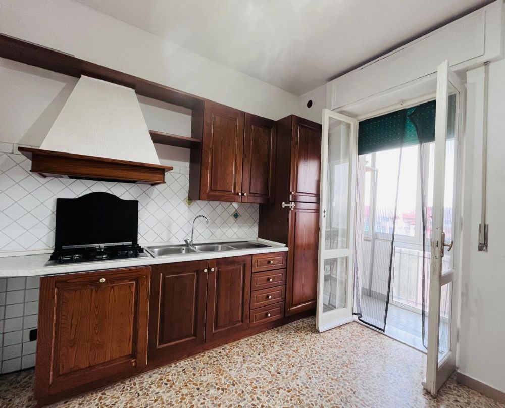Appartamento in vendita a Livorno buone condizioni 2 camere matrimoniali zona Garibaldi-Zola