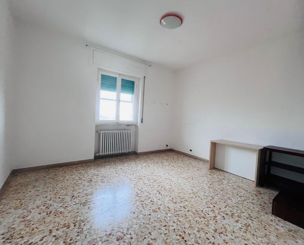Appartamento in vendita a Livorno buone condizioni 2 camere matrimoniali zona Garibaldi-Zola