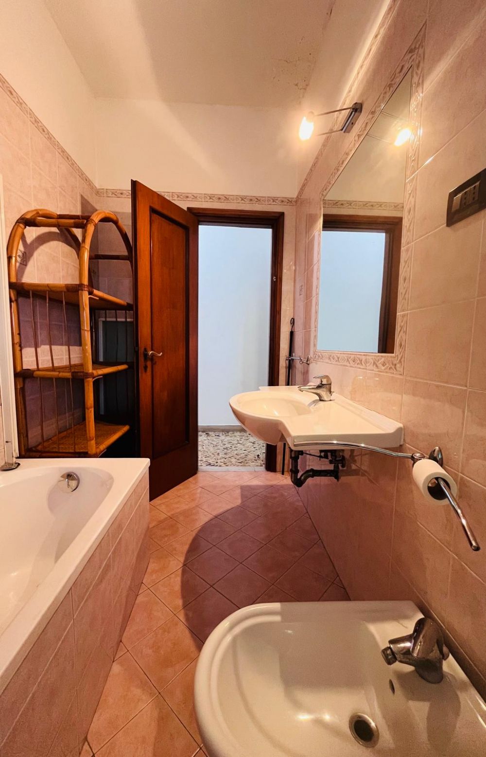 Appartamento in vendita a Livorno buone condizioni 2 camere matrimoniali zona Garibaldi-Zola