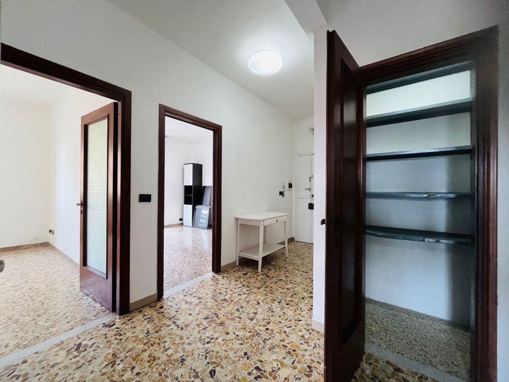 Appartamento in vendita a Livorno buone condizioni 2 camere matrimoniali zona Garibaldi-Zola