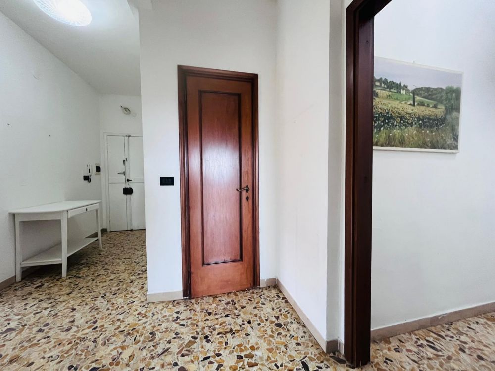 Appartamento in vendita a Livorno buone condizioni 2 camere matrimoniali zona Garibaldi-Zola