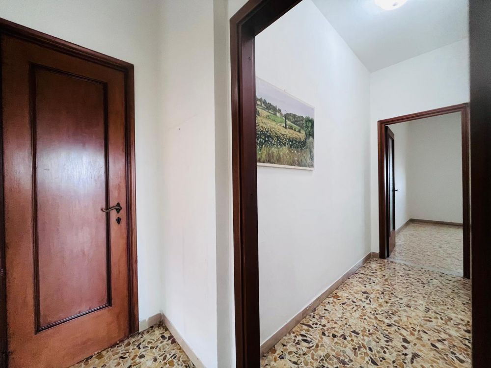 Appartamento in vendita a Livorno buone condizioni 2 camere matrimoniali zona Garibaldi-Zola