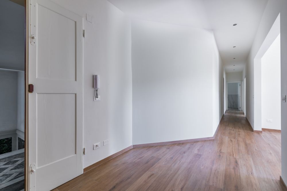 Appartamento trilocale con balcone completamente ristrutturato a nuovo in vendita a Livorno zona Fabbricotti
