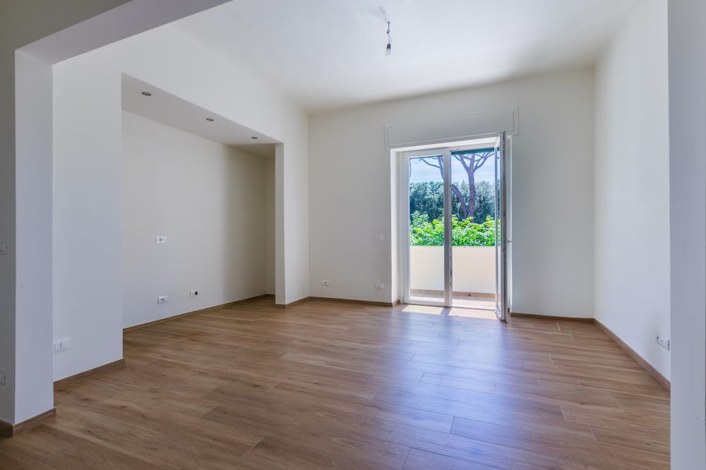 Appartamento trilocale con balcone completamente ristrutturato a nuovo in vendita a Livorno zona Fabbricotti